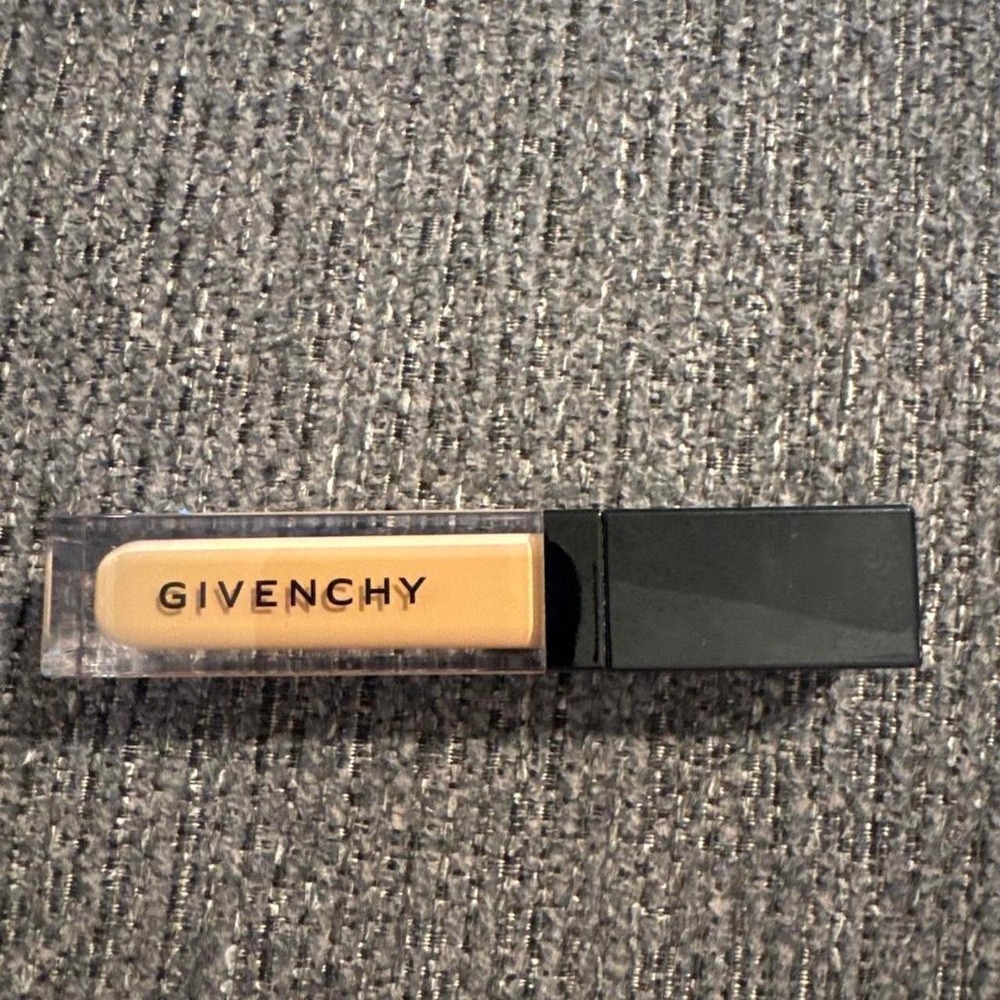Givenchy Prisme Libre skin-caring concealer in shade W310